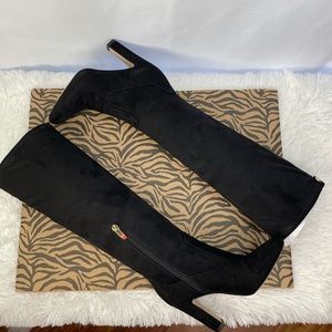 Ivanka Trump Black Suede Boots Sz 6 m6